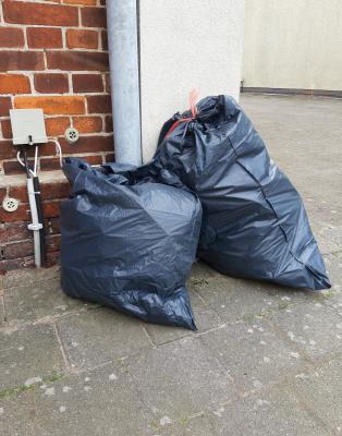 Foto zur Meldung: Müll sammeln im Nordertor