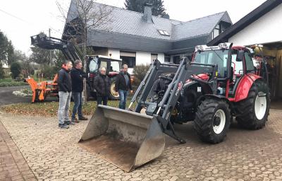 neuer Traktor für die Gemeinde