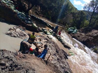 Foto zur Meldung: Wasserkraftwerk Tandala - Der Fluß wird umgeleitet