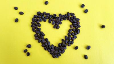 Herz aus Kaffeebohnen (Bild vergrößern)