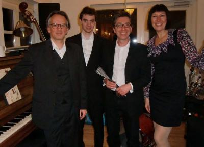 Jazz-Club ein Konzert 'Im Freien' mit der mittelhessischen Band 'Michele Alberti Quartett' mit der Sängerin Inga Saalman (Bild vergrößern)