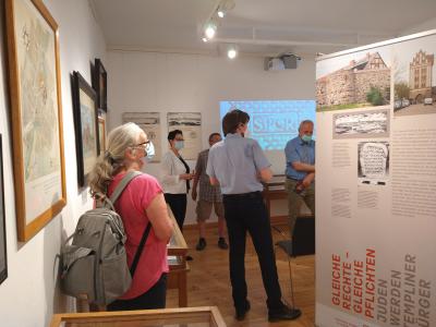 Stadt Perleberg | Ausstellungseröffnung: Rundgang mit Dr. Sascha Bütow durch die Ausstellung "Stadt hat Recht" am 20.06.21