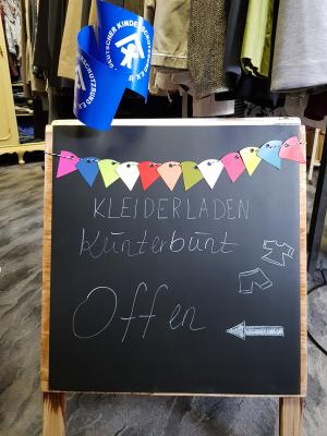 Foto zur Meldung: Kleiderladen Kunterbunt wieder geöffnet!