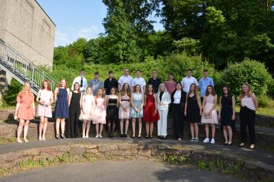 54 Jugendliche mit Qualifikation - Sekundarschule Hundem-Lenne verabschiedet ihren zweiten Jahrgang