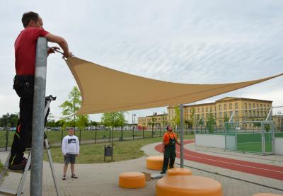 Das gestohlene Sonnensegel der Außensportanlage wurde ersetzt I Foto: Martin Ferch (Bild vergrößern)