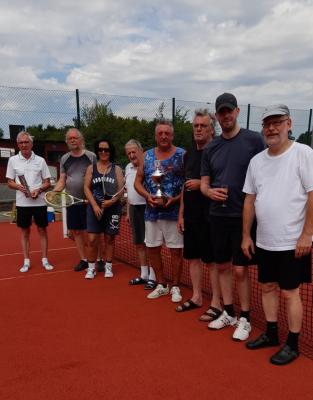 Foto zu Meldung: Die Tennissparte des TSV Kirchdorf hat ein JEKAMI-Kuddel-Muddel Turnier ausgerichtet ...