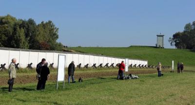 Mauerspechte kommen für drei Wochen ans Grenzdenkmal Hötensleben (Bild vergrößern)
