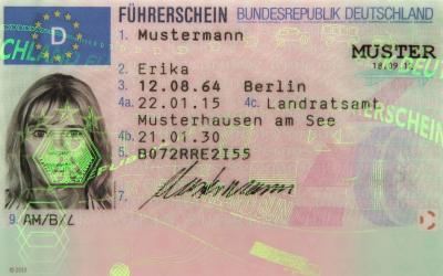 Foto zur Meldung: Fälschungssicherer EU-Führerschein im Kartenformat / für die Geburtenjahrgänge 1953 bis 1958 ist der Umtausch bis 19. Januar 2022 vorgeschrieben