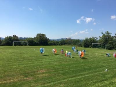 Ferienprogramm: Bubble-Soccer bei der Kath. Landjugend Moosbach