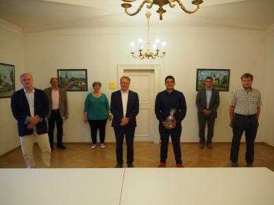 Bürgermeister begrüßt Praktikant aus Frankreich in Mainburg