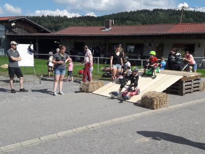 Foto zur Meldung: Ferienprogramm: Sonniger Nachmittag mit der Jugendfeuerwehr Moosbach