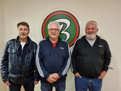 Das Foto zeigt den neuen Vorstand der Abteilung Fußball. V.l. Detlef Bache, Adrian Liegmann und Uwe Norden. (Bild vergrößern)