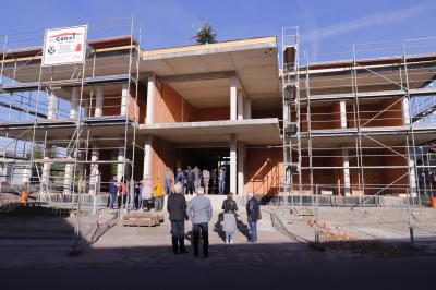 Foto zur Meldung: Richtfest für das neue Verwaltungsgebäude