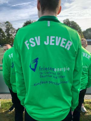 Neue Trainingsanzüge für den FSV Jever (Bild vergrößern)