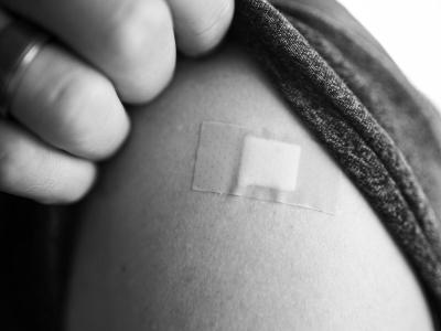 Arm mit Pflaster nach einer Impfung (c) unsplash