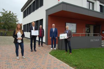Förderbescheid übergeben: Land unterstützt Bau des Gesundheitszentrums in Frankenau