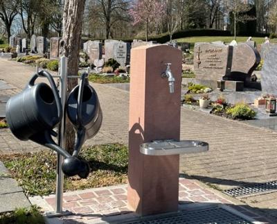 Neue Wasserstellen auf dem Friedhof (Bild vergrößern)