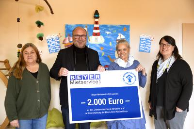 Foto zur Meldung: Besuch der Beyer Mietservice KG im Ahrtal -Kinderschutzbund freut sich über Spende-