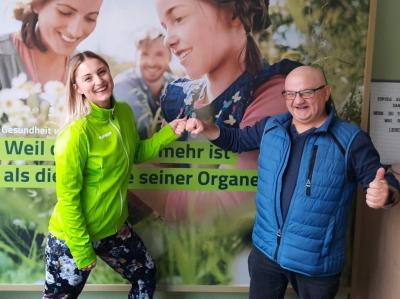 Das Foto zeigt die Gesundheitsfachwirtin, Sophie Zempel, und den 2.Vorsitzenden des SC Laage, André Stache. Foto: Angelika Bieske