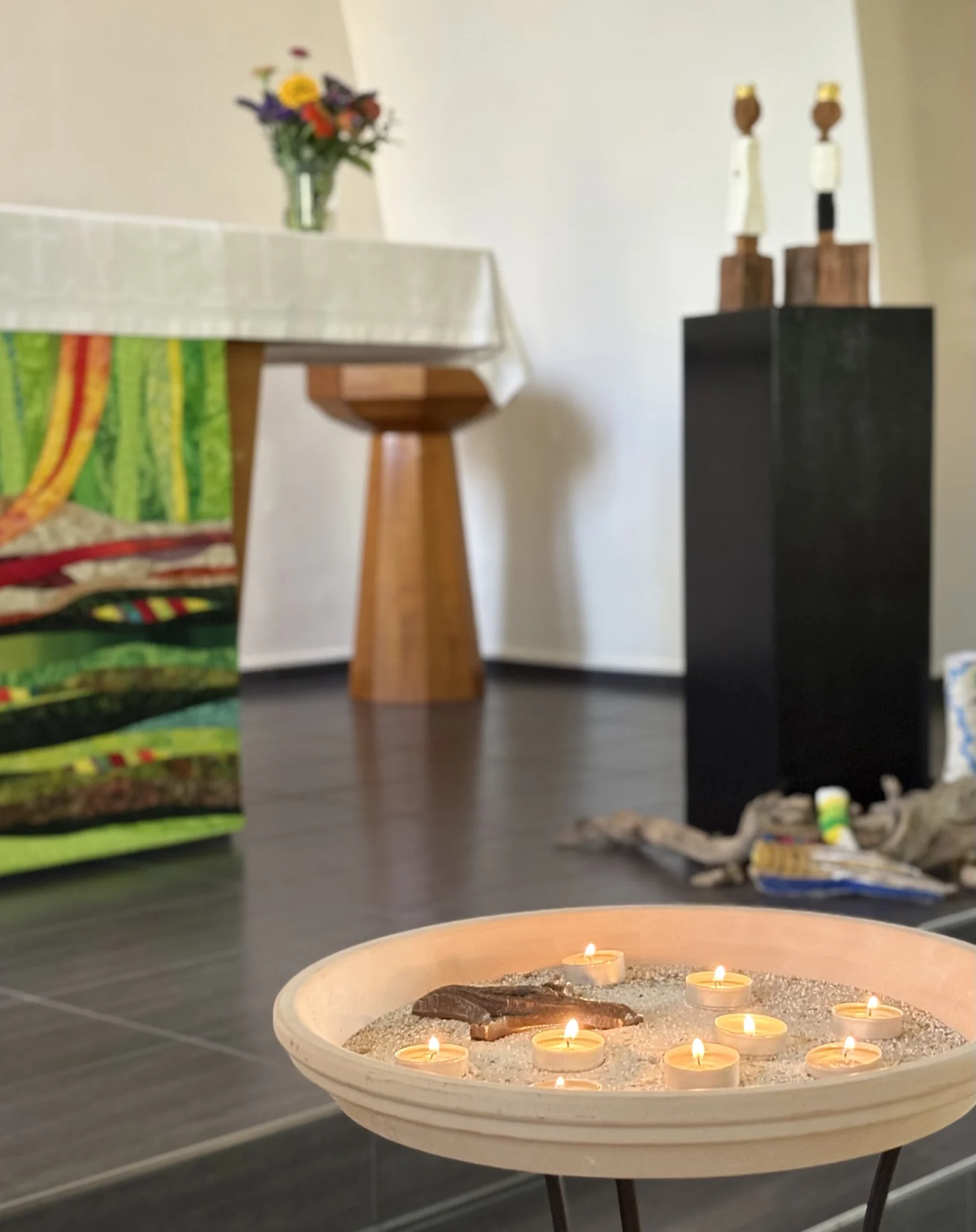 Kerzenschale Königin über Flutholz