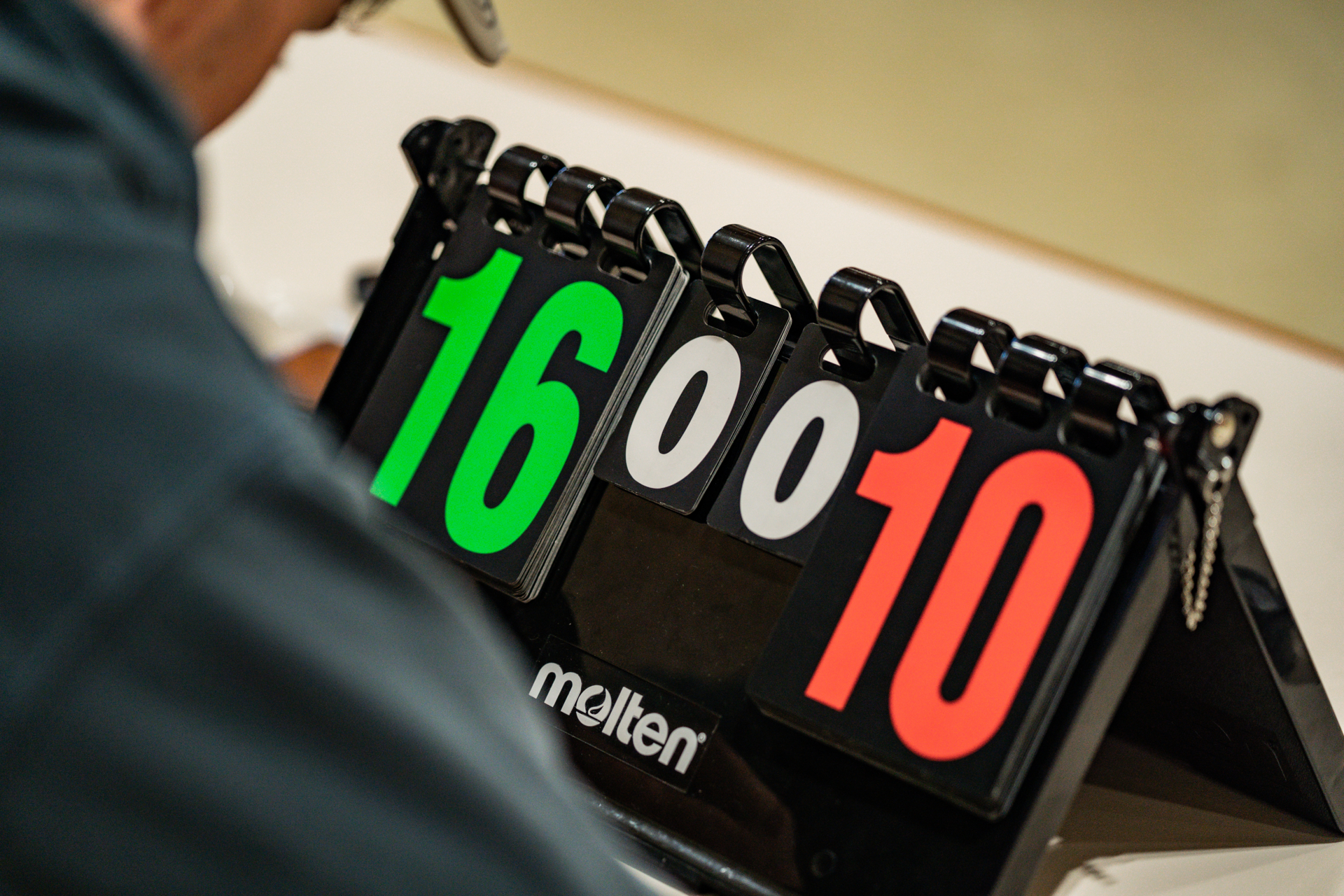 16:10