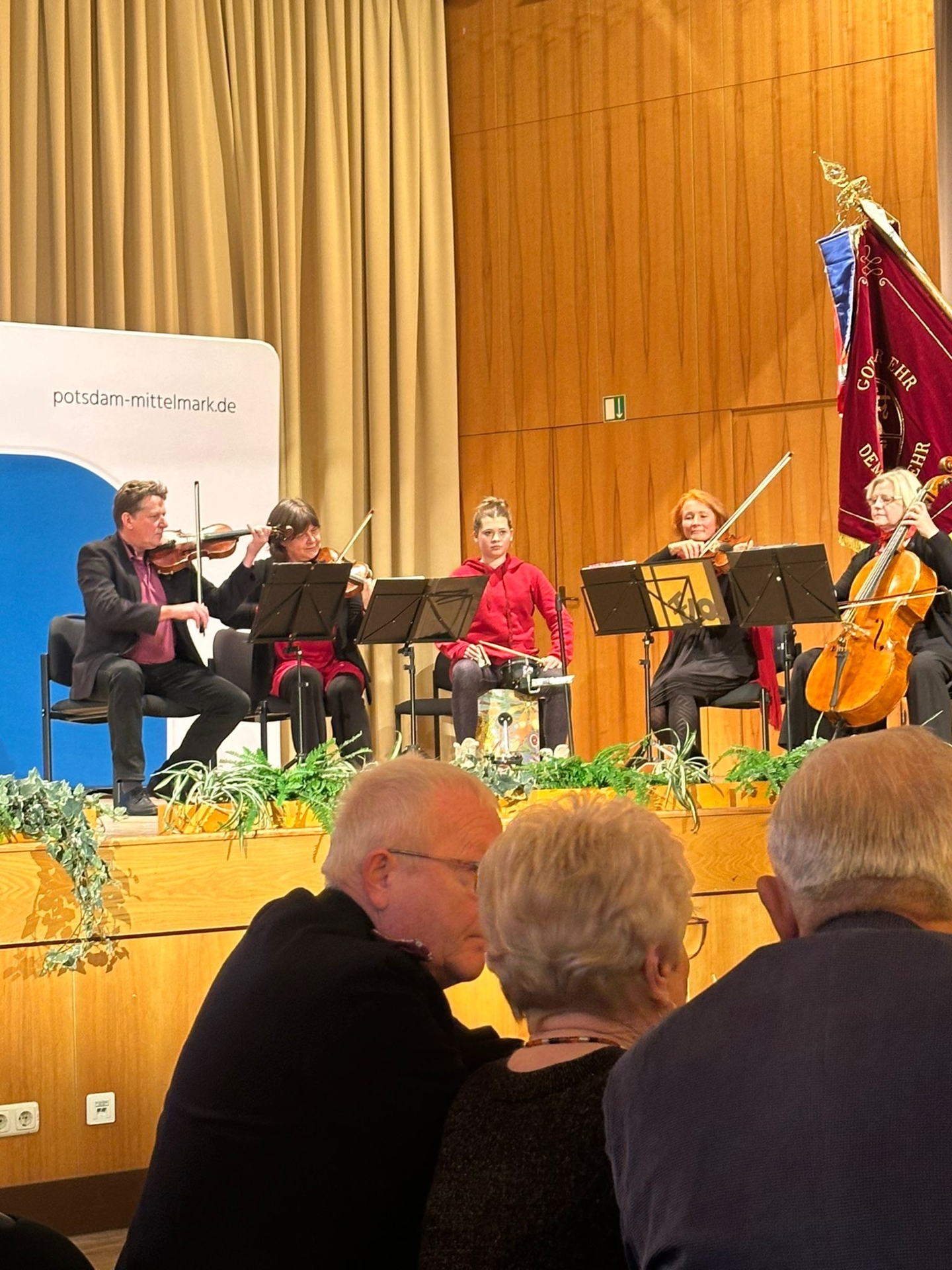 Festveranstaltung zu Ehren langjährig gedienter Kameradinnen und Kameraden der Freiwilligen Feuerwehren im Landkreis Potsdam-Mittelmark