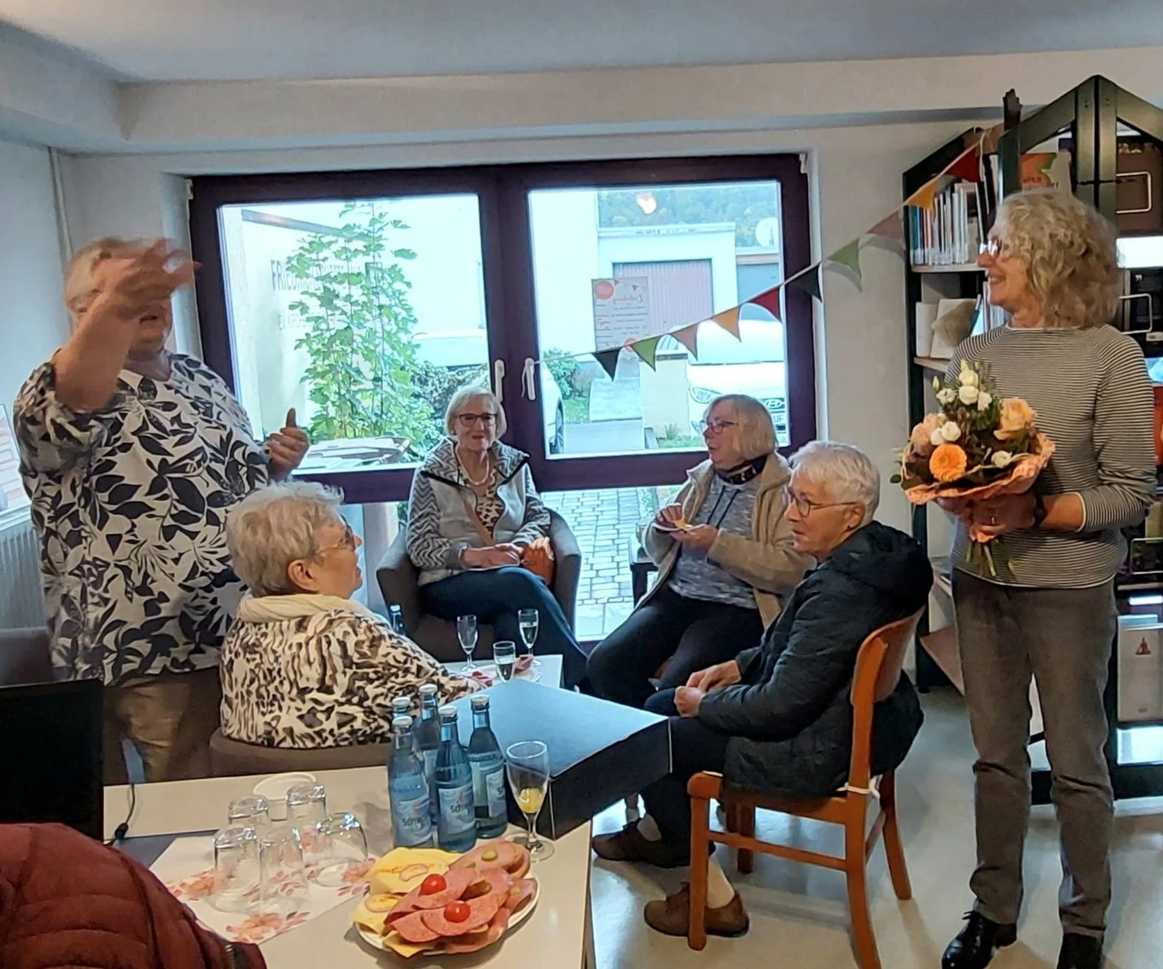 Im gemütlichen Lese-Tee-Eck