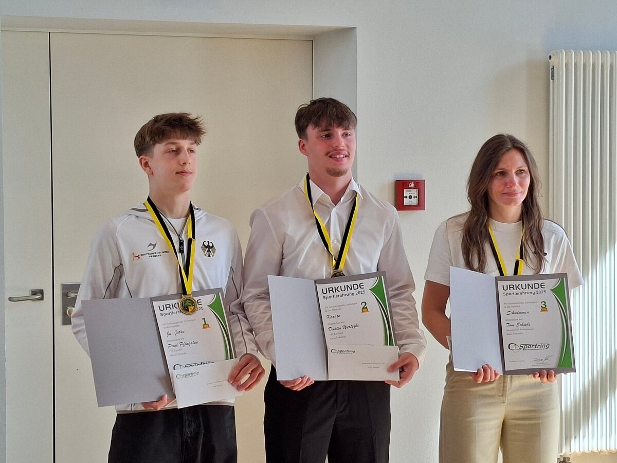 Platz 2 für für Dustin Wertezki (Mitte)