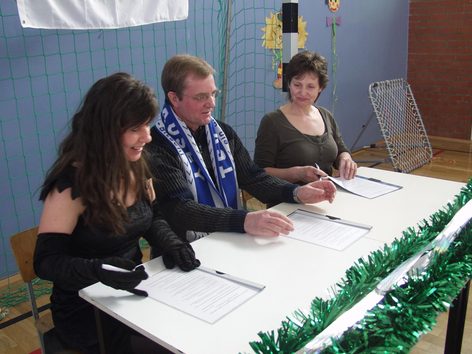 Unterzeichnung der Kooperation zwischen Grundschule und KITA 2010