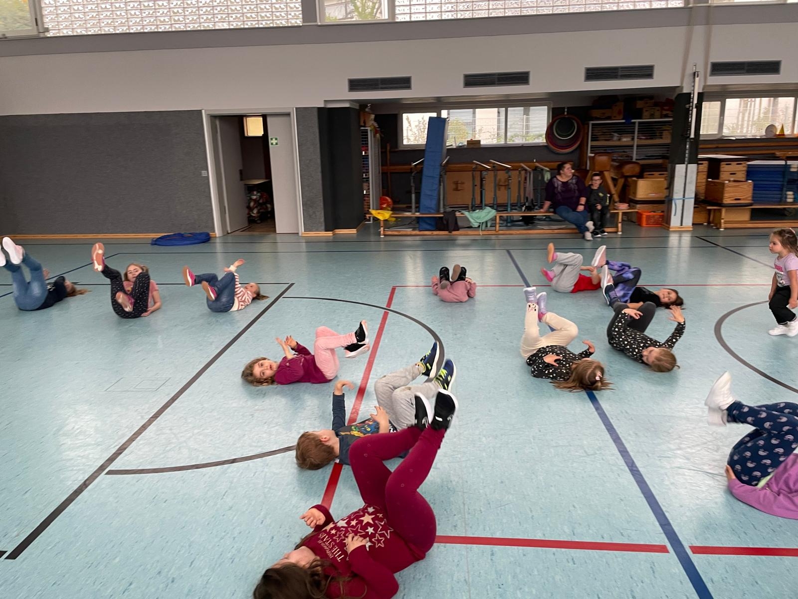 Spiel und Spaß in der Turnhalle