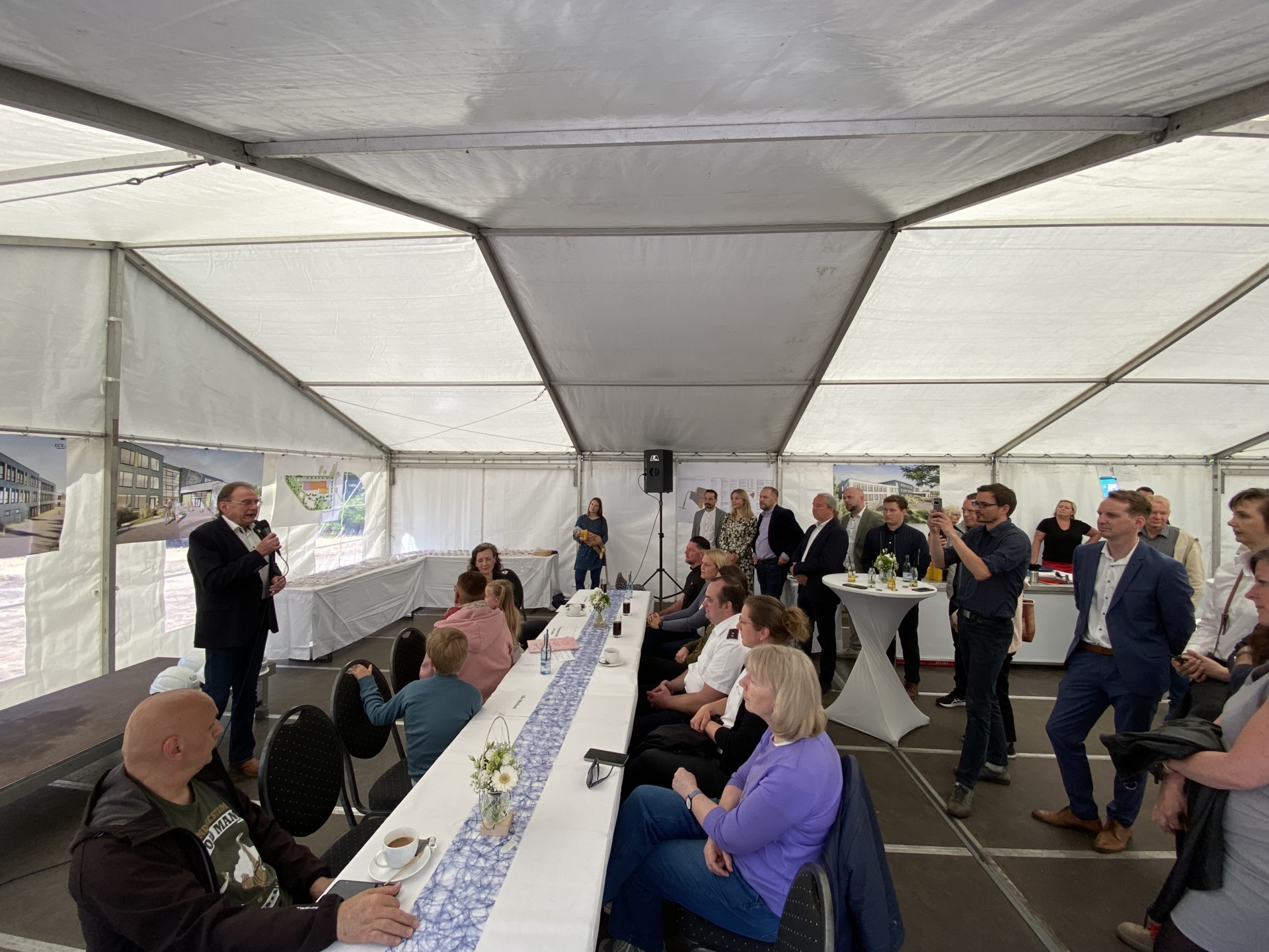Dankesrede durch Bürgermeister Arne Christiani an alle Gäste und Projektbeteiligte. Foto: Ariane Kaatz