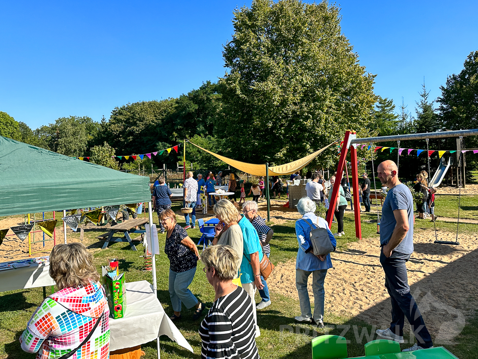 Bunter Trubel herrschte am 15. September im Garten der Kita. Dort wurde mit vielen Gästen gefeiert. Foto: Katja Zeiger