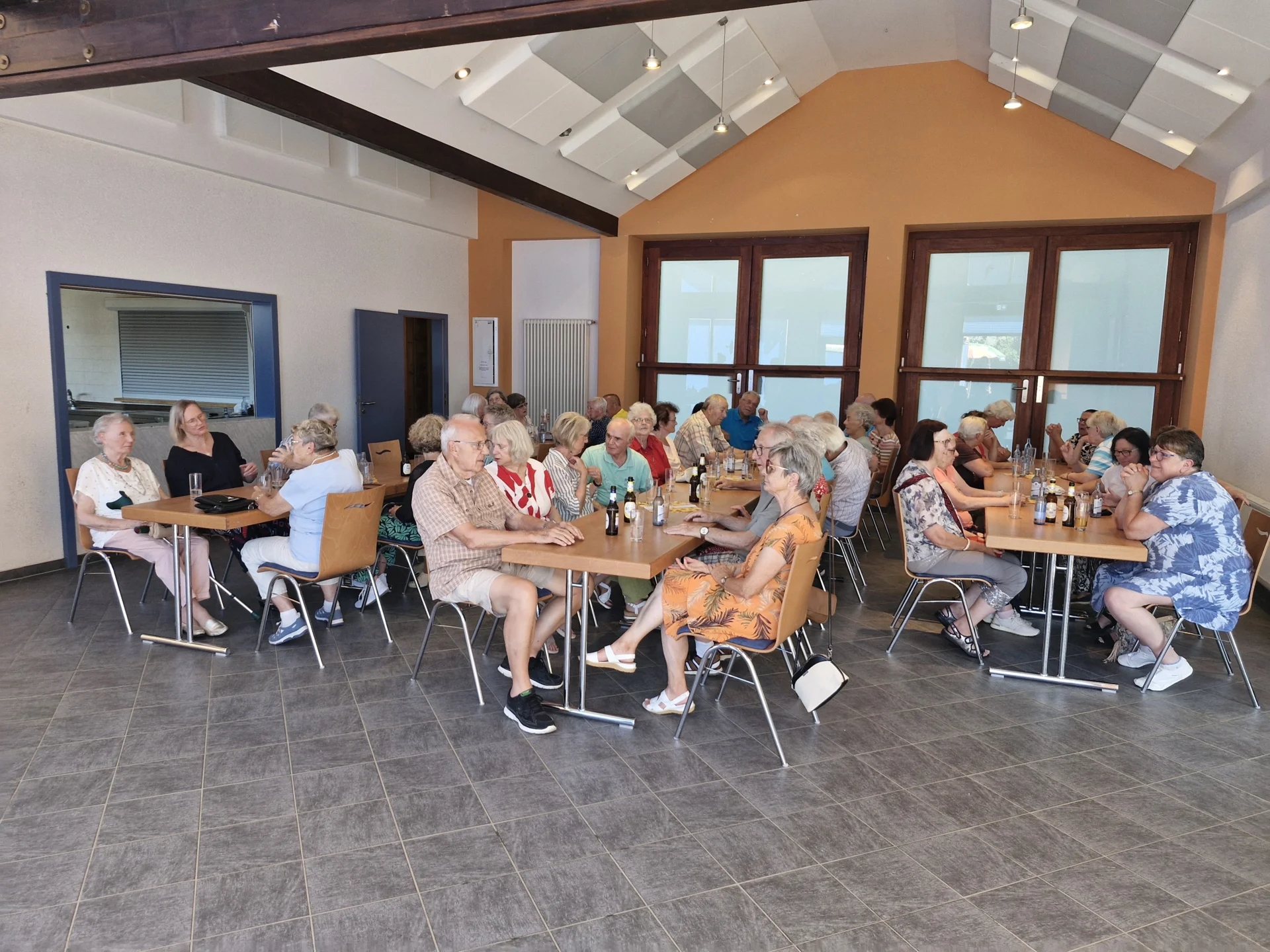 Grillnachmittag der Senioren im Foyer innen