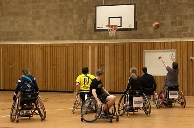 Unterrichtsprojekt: Rollstuhl-Basketball