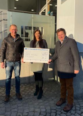 Foto zu Meldung: Großzügige Spende für die Jugendarbeit in Prackenbach