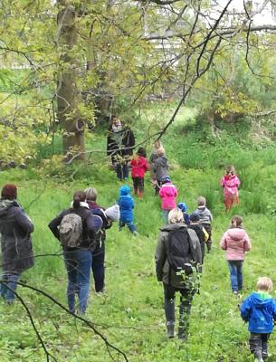 Foto zur Meldung: 11.03.2022 "Stock & Stein" - Waldausflug für Kindergartenkinder