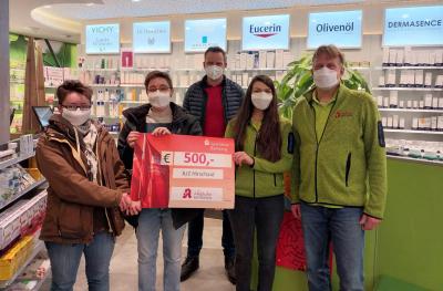 Foto zur Meldung: Heldsche Apotheken spendet 500€ an das Jugendzentrum