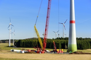 Rückenwind für eine naturverträgliche Energiewende - Sachverständigenrat für Umweltfragen (SRU) übergibt Windenergie-Stellungnahme an Bundesumwelt- und Verbraucherschutzministerin Lemke (Bild vergrößern)