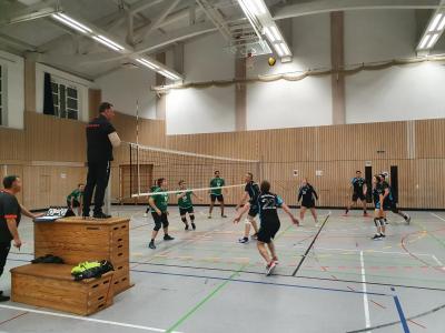 1. Sieg der 1. Volleyball-Mannschaft – 3:2 gegen Grettstadt