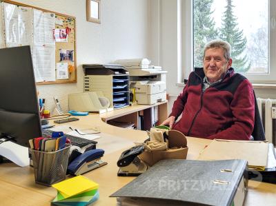 Alfons Grube ist als Berater für den Lohnsteuerhilfeverein Spree-Havel  seit 25 Jahren als Einzelkämpfer tätig. Foto: Beate Vogel