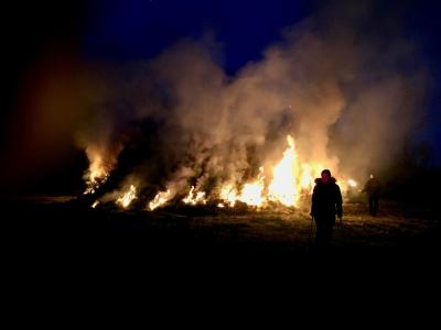 Nach zweijähriger coronabedingter Pause wird in Grasleben zu Ostern wieder ein Brauchtumsfeuer stattfinden. (Bild: Grasleben für alle e.V.)