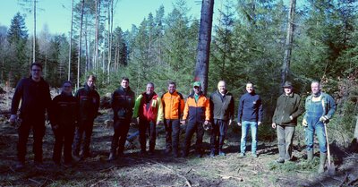 1.200 Roteichen an einem Tag - Bürgerstiftung Großenlüder lud gemeinsam mit HessenForst und Gemeinde Großenlüder zur großen Baumpflanz-Aktion: Gutes und nachhaltiges Projekt