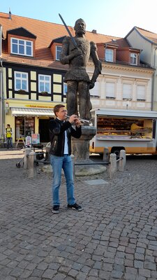 Stdat Perleberg| Trompetenspieler Guido Reiher aus Pritzwalk unterhielt die Wochenmarktbesuchenden