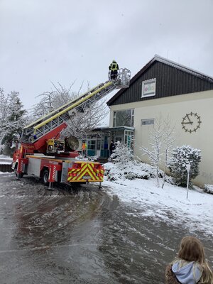 Feuerwehr rettet den Hausmeister