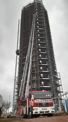 Feuerwehr übt am Wasserturm