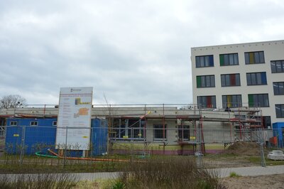 Im Sommer soll der Anbau des Hortes der Elblandgrundschule fertig gestellt sein I Foto: Martin Ferch (Bild vergrößern)