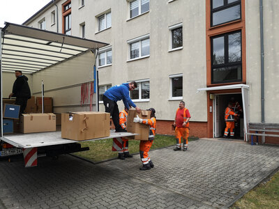 Ausstattung der Wohnungen für ukrainische Flüchtlinge durch das Bau- und Hauptamt des Landkreises. (Fotos: OSL \ Katja Stahn)