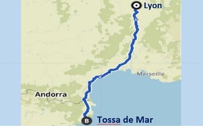 Das Bild zeigt den Tourverlauf, welcher durch eine blaue Linie auf einer Landkarte aufgezeichnet ist. Lyon ist als Start- und Tossa de Mar als Endpunkt angegeben.