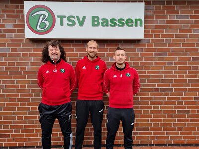 Das Trainerteam der 1.Herren kann nun die Planungen für die neue Saison vorantreiben. Von links: Uwe Rechten (TW-Trainer), Dennis Wiedekamp (Cheftrainer) und Kai-Lennart Wessel (Co-Trainer).