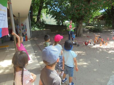 Foto zu Meldung: Die Deutsche Verkehrswacht im Kindergarten Pfarracker